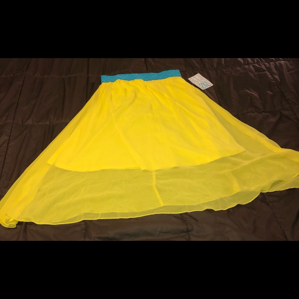 Lularoe Lola 26” waist, yellow sheer w/ Aqua